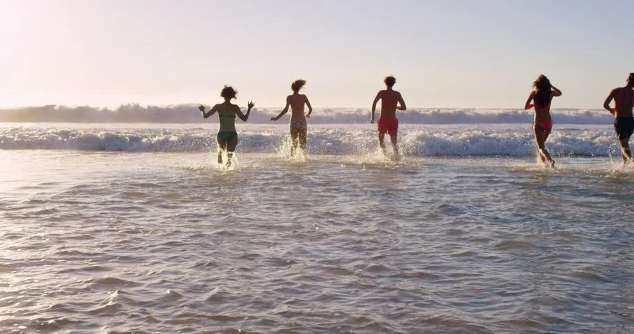 Swim with your friends in Carolina Beach North Carolina - Find a North Carolina Cottage to rent with your family