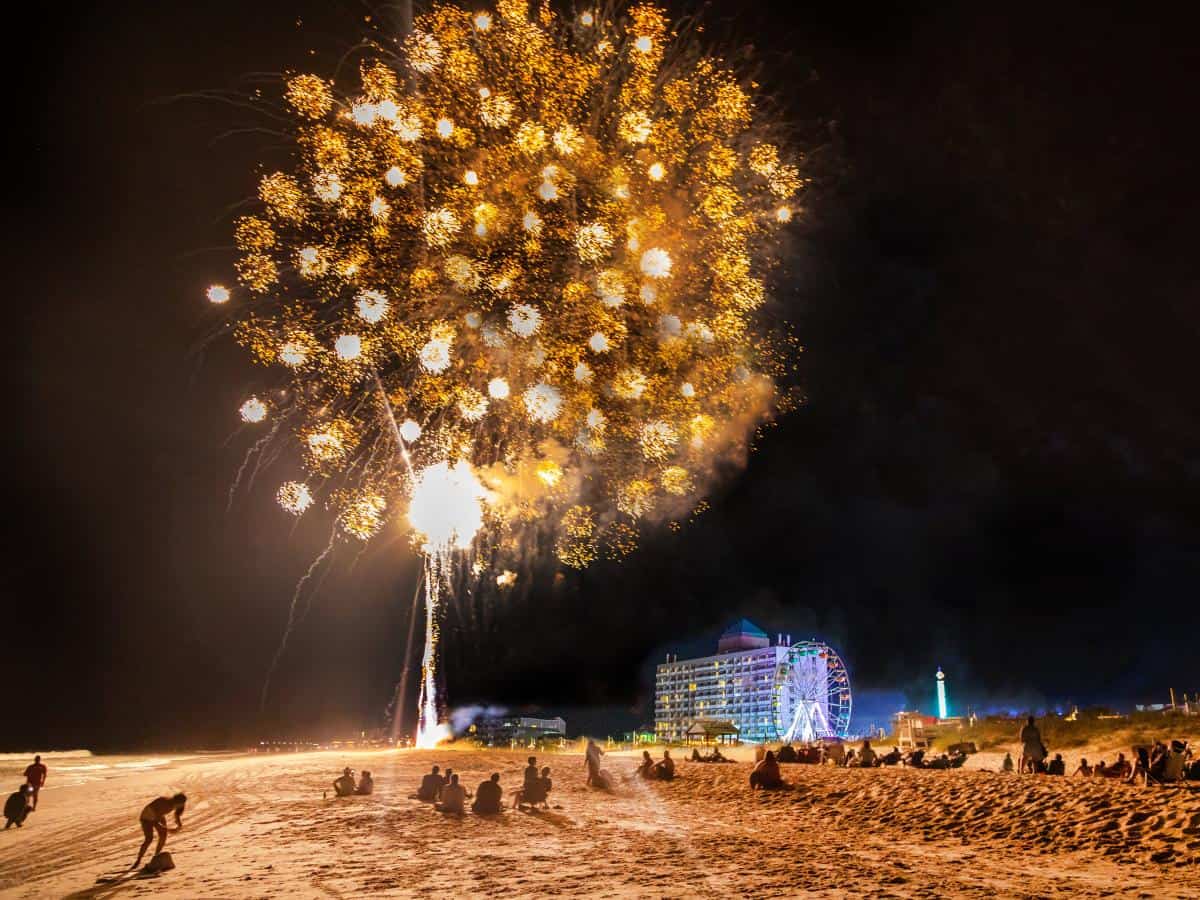 The Best Family Friendly Fireworks - Weekly Firework Show Lcoated in Carolina Beach North Carolina and Vacation Rentals at the Beach