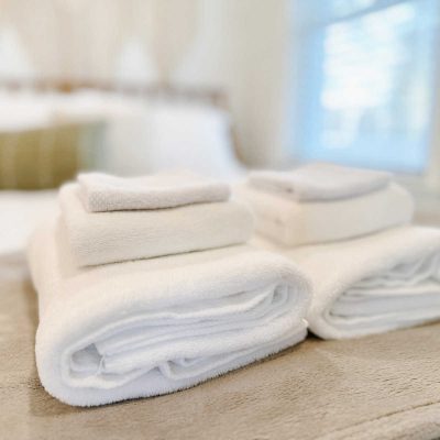 Bath towels are provided in the room, allowing both guests to dry off and feel comfortable after taking a refreshing shower