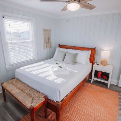 The Sunrise Shack accommodates up to 4 guests comfortably