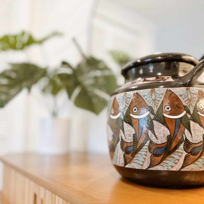The elaborate fish pot art showcases an intricate design of colorful fish swimming among aquatic plants, creating a stunning and eye-catching display